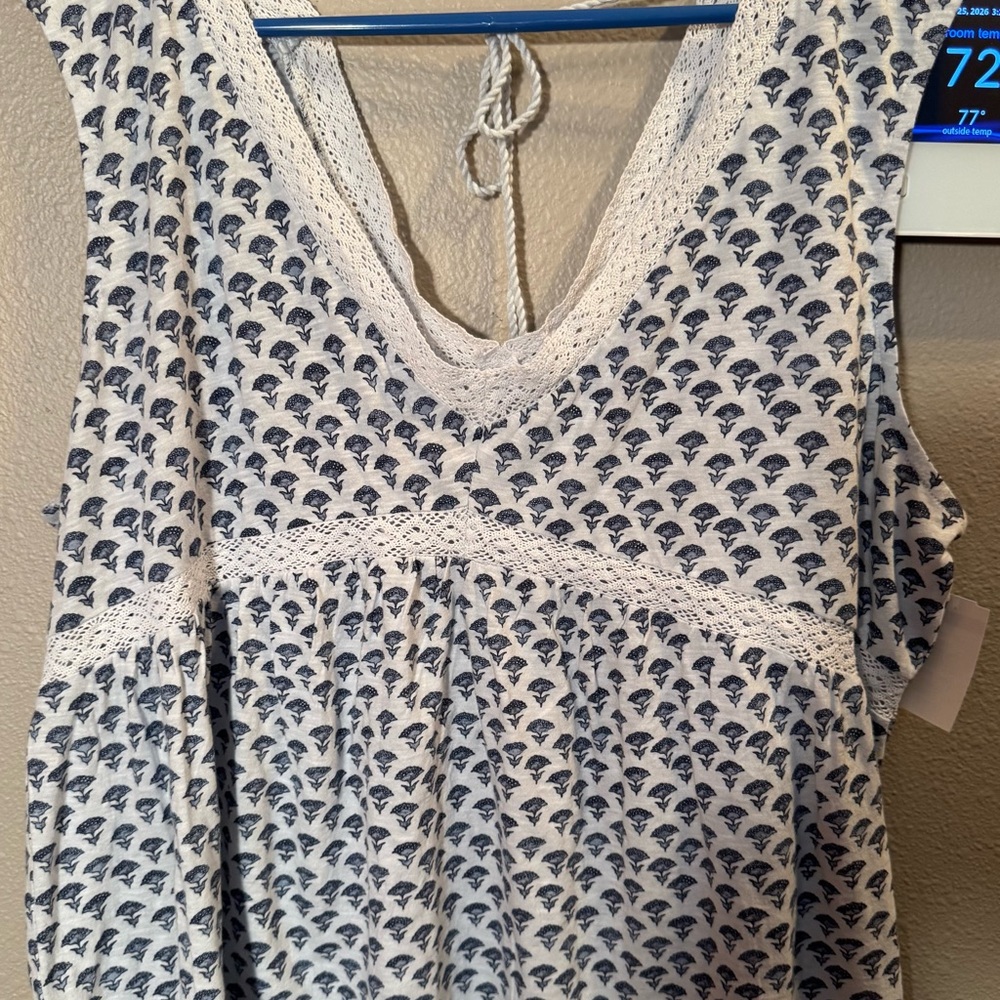 Lucky Brand White and Navy Printed Sleeveless Top